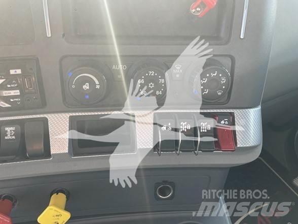 Kenworth T880 Тягачі