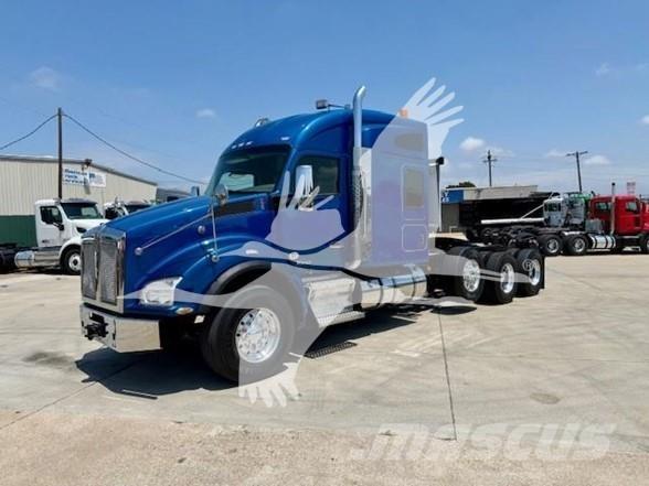 Kenworth T880 Тягачі