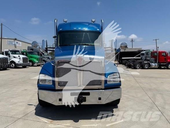 Kenworth T880 Тягачі