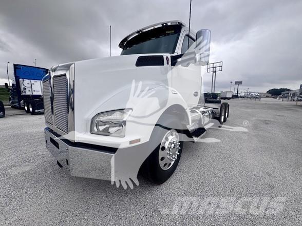 Kenworth T880 Тягачі