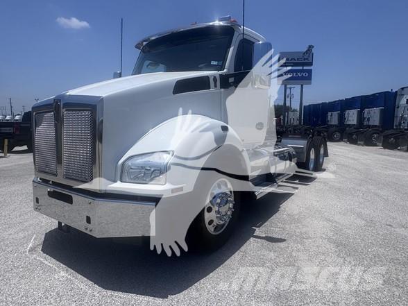 Kenworth T880 Тягачі