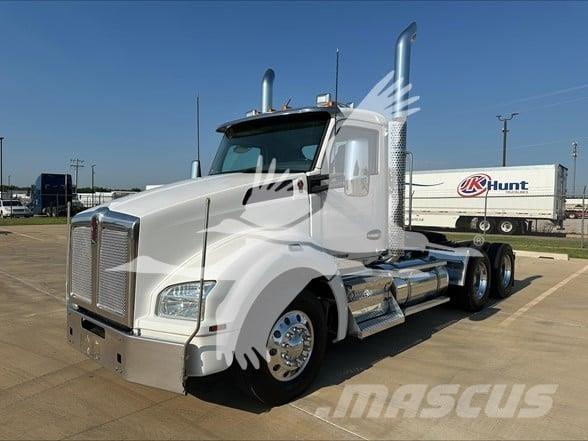 Kenworth T880 Тягачі