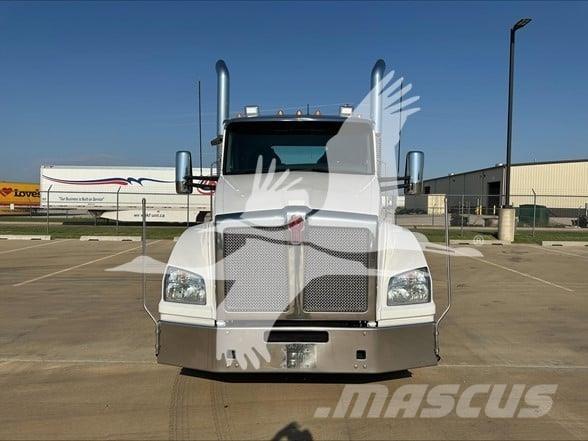 Kenworth T880 Тягачі