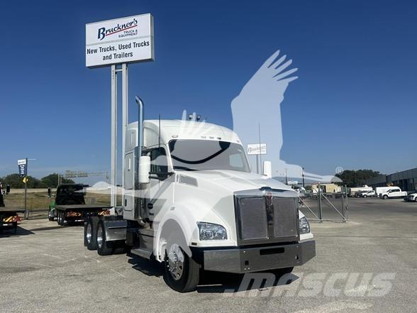 Kenworth T880 Тягачі