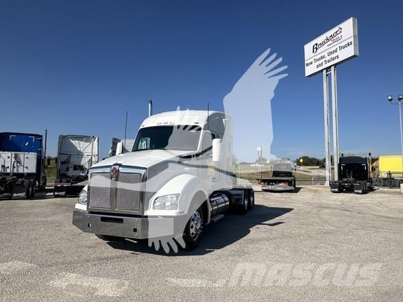 Kenworth T880 Тягачі