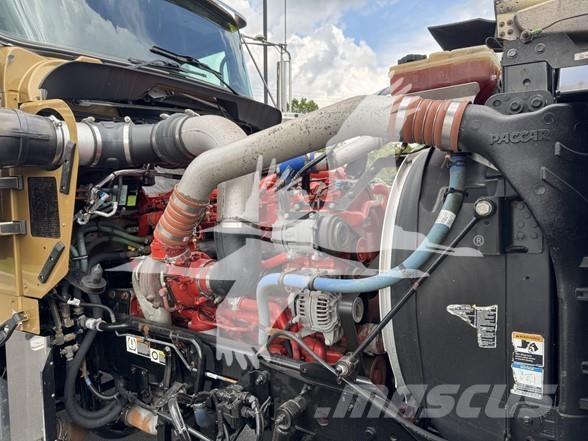 Kenworth W900 Тягачі