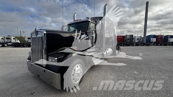 Kenworth W900 Тягачі