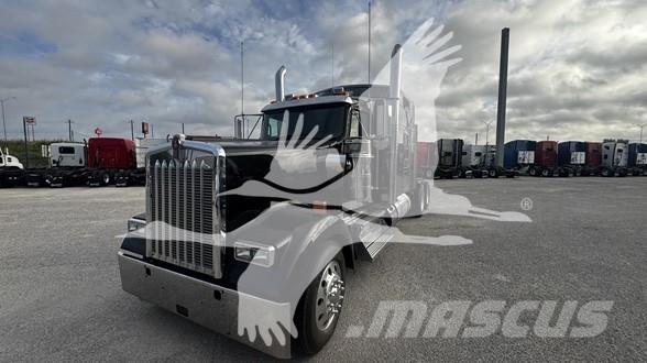 Kenworth W900 Тягачі