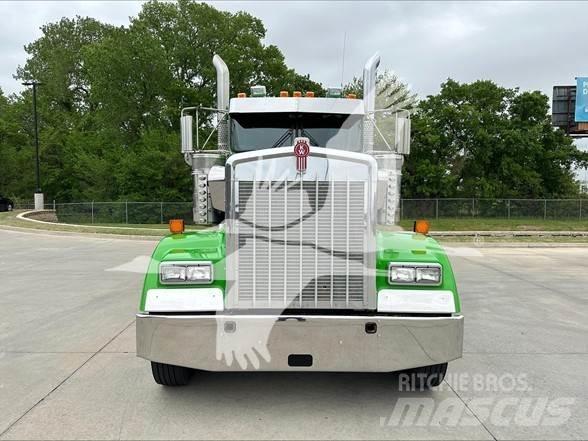 Kenworth W900L Тягачі