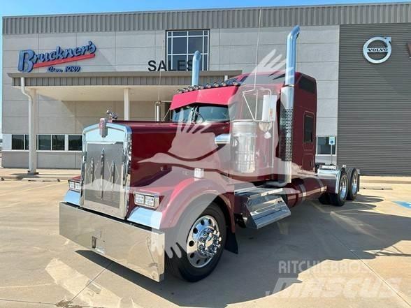 Kenworth W900L Тягачі