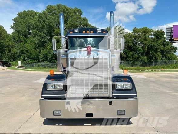 Kenworth W900L Тягачі
