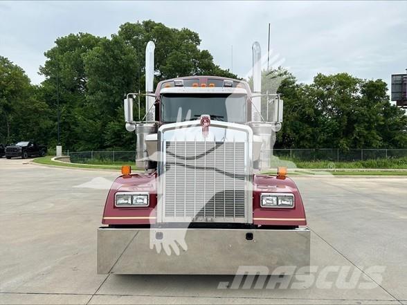 Kenworth W900L Тягачі