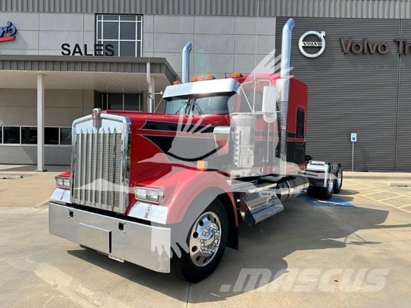 Kenworth W900L Тягачі