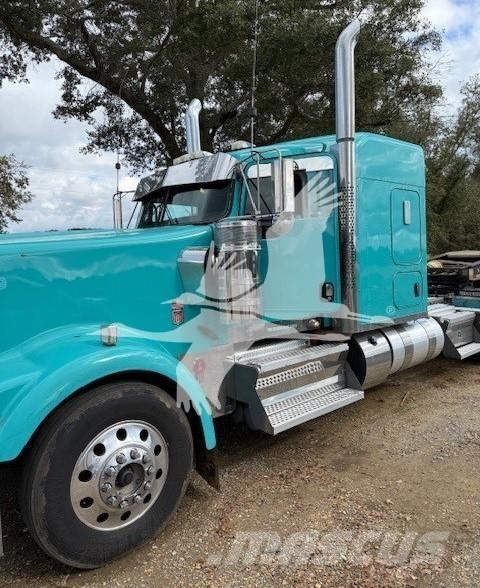 Kenworth W900L Тягачі
