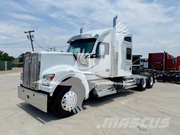 Kenworth W990 Тягачі