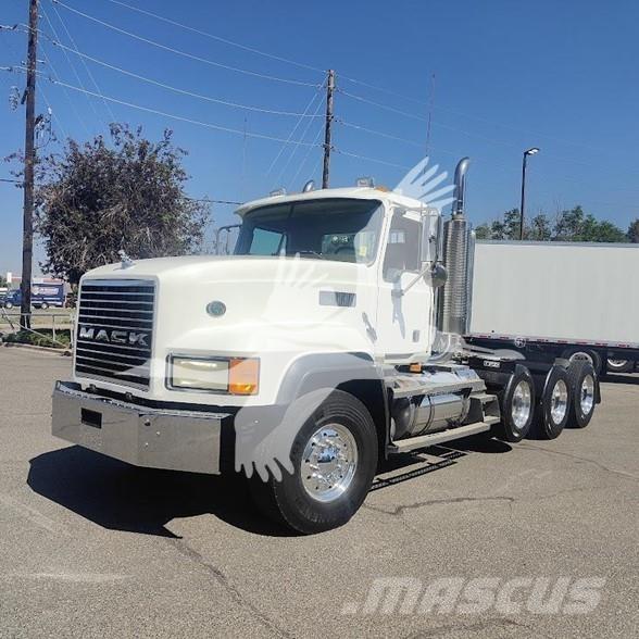 Mack CL733 Тягачі