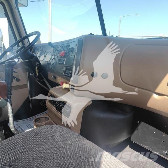 Mack CL733 Тягачі