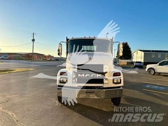Mack MD6 Вантажівки-платформи/бокове розвантаження