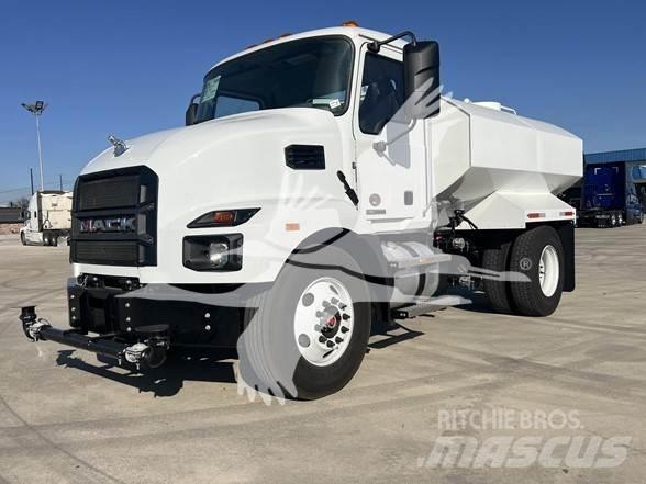 Mack MD6 Вантажівки-цистерни