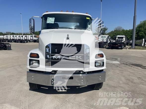 Mack MD6 Тягачі
