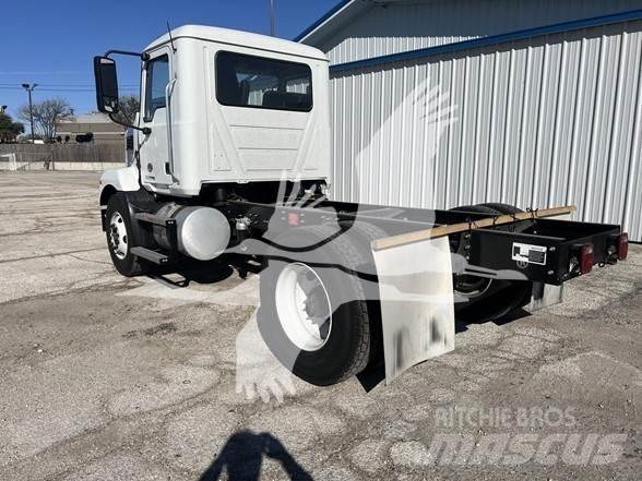Mack MD6 Шасі з кабіною