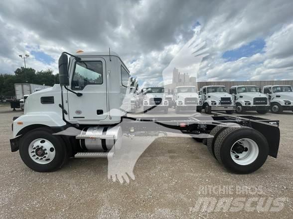 Mack MD6 Шасі з кабіною
