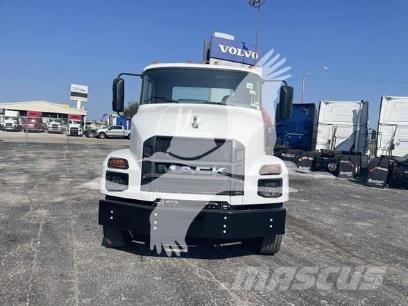 Mack MD6 Шасі з кабіною