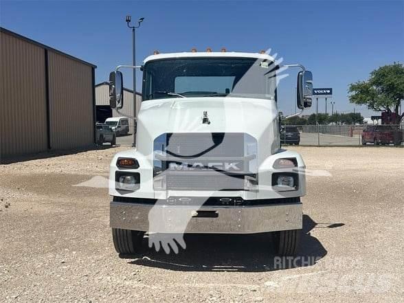 Mack MD7 Шасі з кабіною