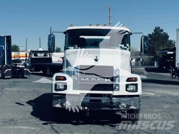 Mack MD7 Вантажівки-цистерни