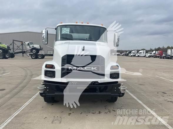 Mack MD7 Вантажівки-цистерни
