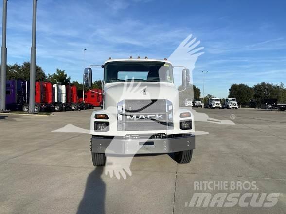 Mack MD7 Шасі з кабіною