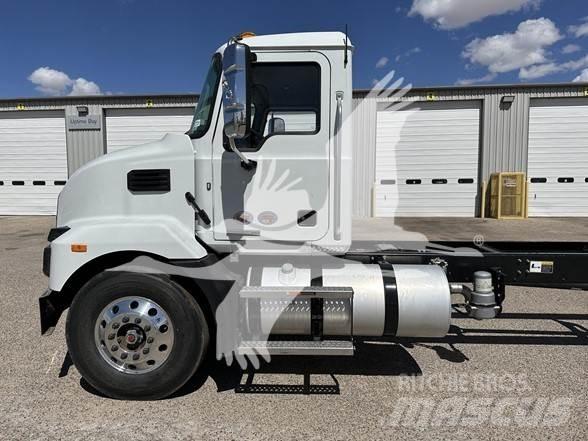 Mack MD7 Шасі з кабіною