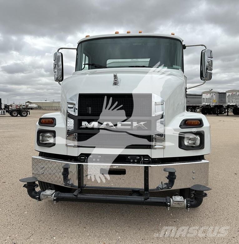 Mack MD7 Вантажівки-цистерни