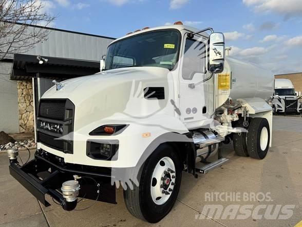 Mack MD7 Вантажівки-цистерни