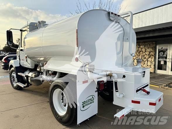Mack MD7 Вантажівки-цистерни