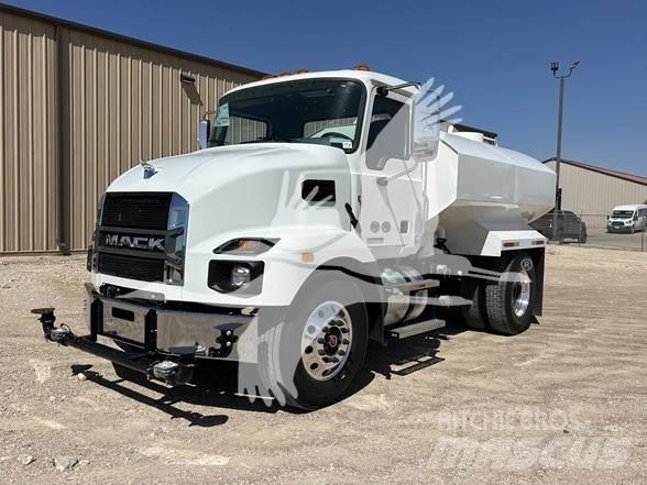 Mack MD7 Вантажівки-цистерни