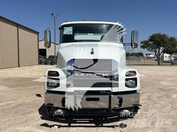 Mack MD7 Вантажівки-цистерни