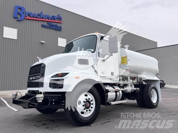 Mack MD7 Вантажівки-цистерни