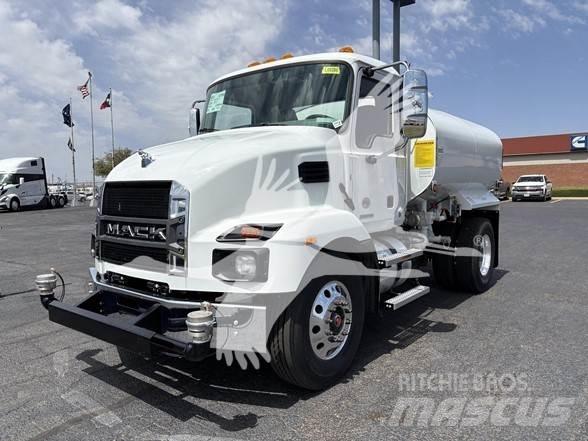 Mack MD7 Вантажівки-цистерни
