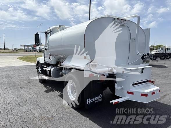 Mack MD7 Вантажівки-цистерни