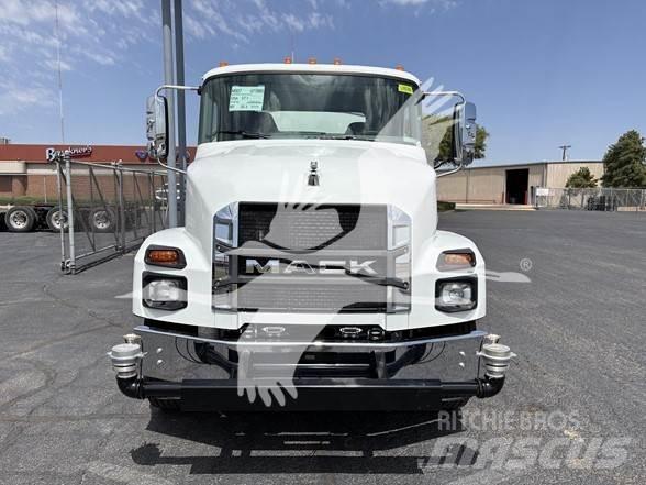 Mack MD7 Вантажівки-цистерни