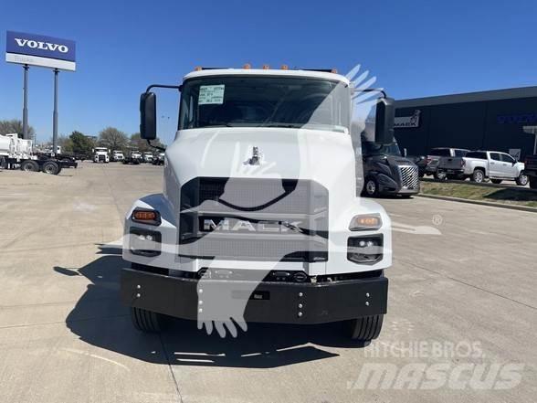 Mack MD7 Самоскиди
