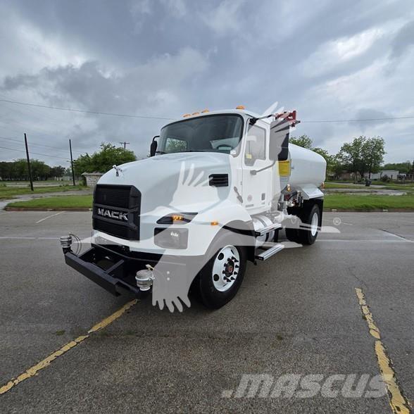 Mack MD7 Вантажівки-цистерни