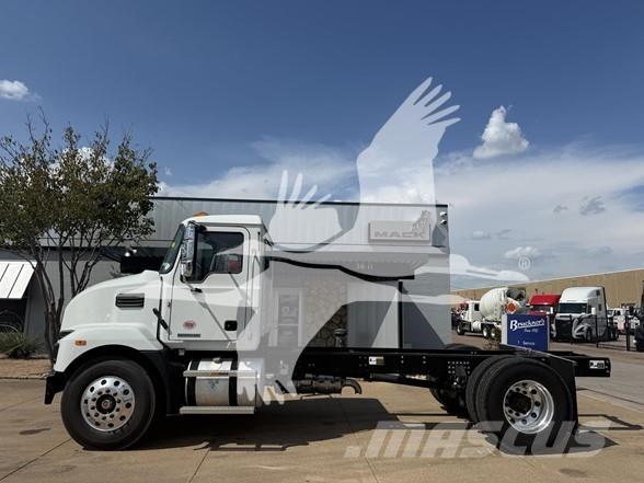 Mack MD7 Шасі з кабіною