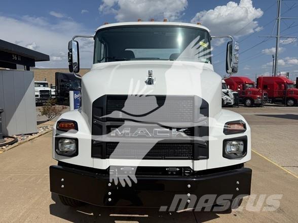 Mack MD7 Шасі з кабіною