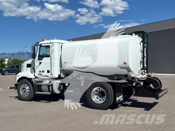 Mack MD7 Вантажівки-цистерни