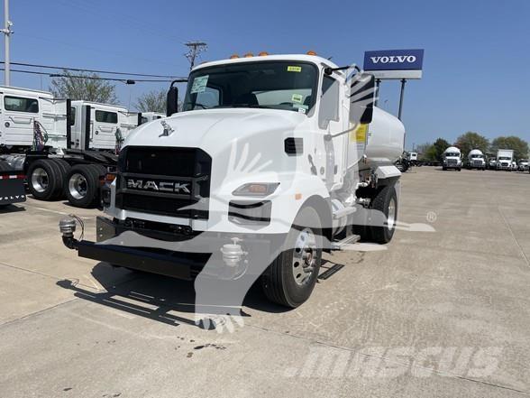 Mack MD7 Вантажівки-цистерни