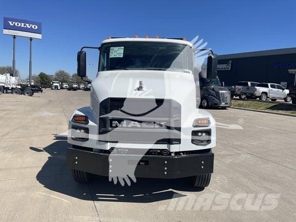 Mack MD7 Самоскиди