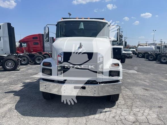 Mack MD7 Самоскиди