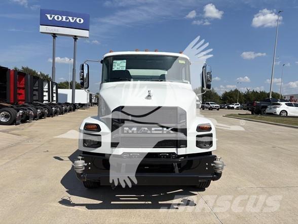Mack MD7 Вантажівки-цистерни